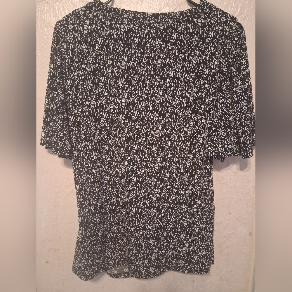 DKNY Black and White Patterned Women's Tee - Picture 3 of 3